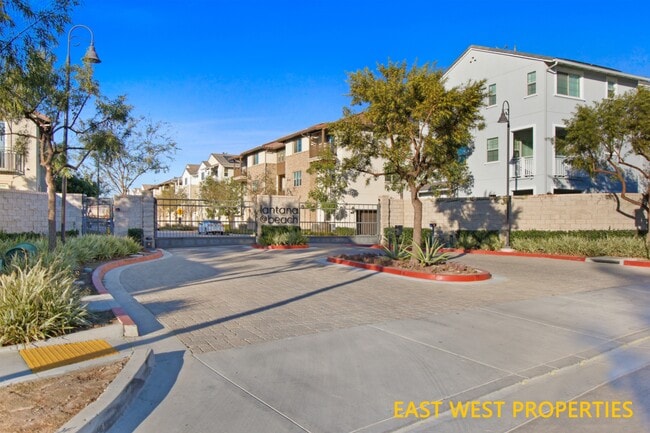 Building Photo - 140 Lantana Dr