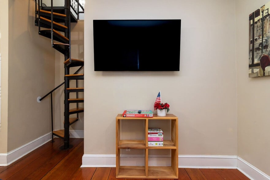 Building Photo - 438 1st Ave