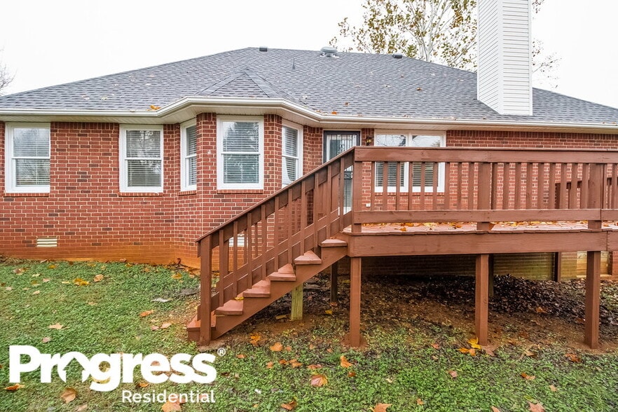 Building Photo - 2140 Liberty Dr