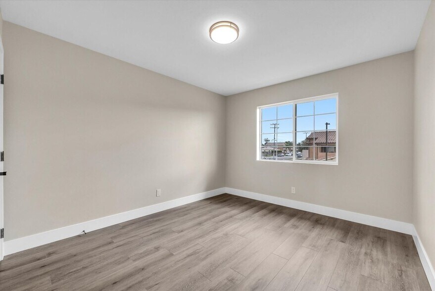 Building Photo - 16385 Valencia Ave