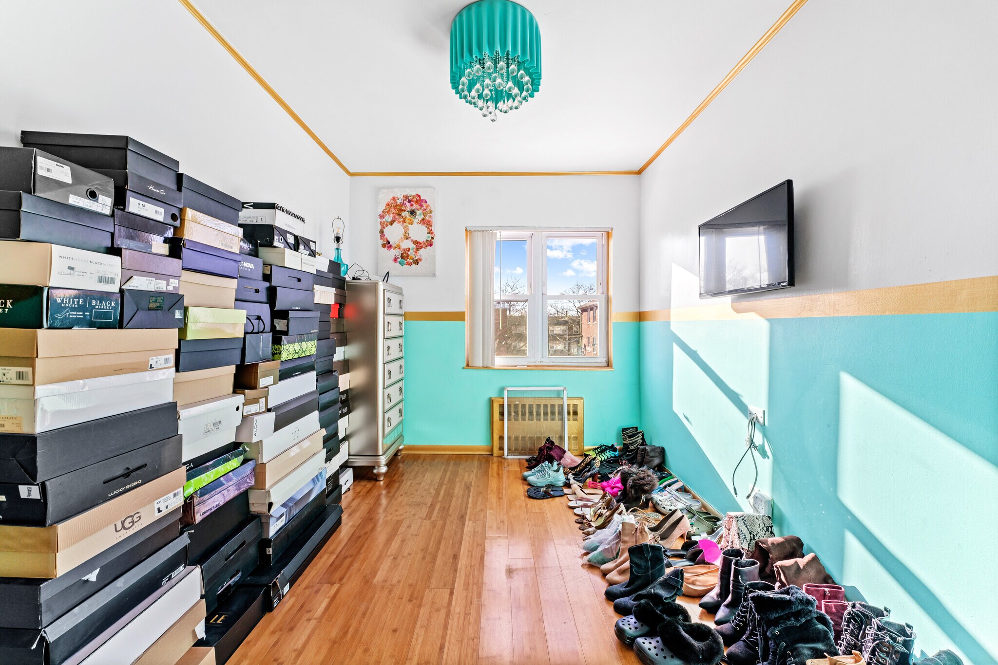 Building Photo - 1318 E 58th St