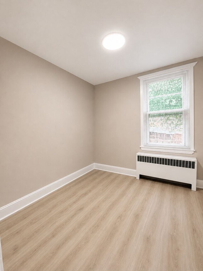 Building Photo - Move-In Ready 3BR/1BA in Elmwood — Housing Choice Vouchers Welcome