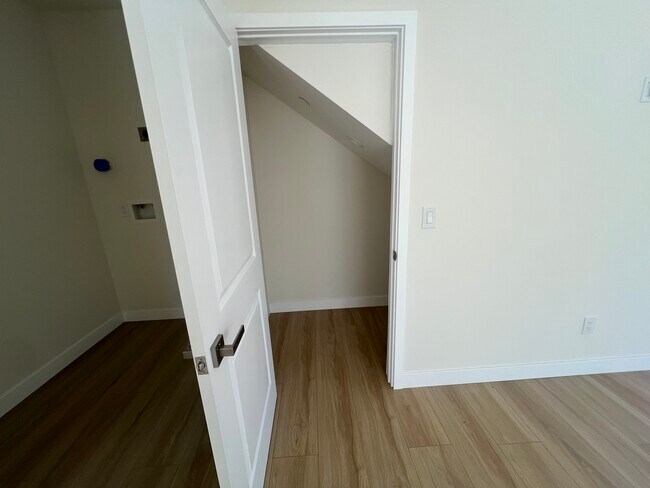 Building Photo - 7622 Arcola Ave