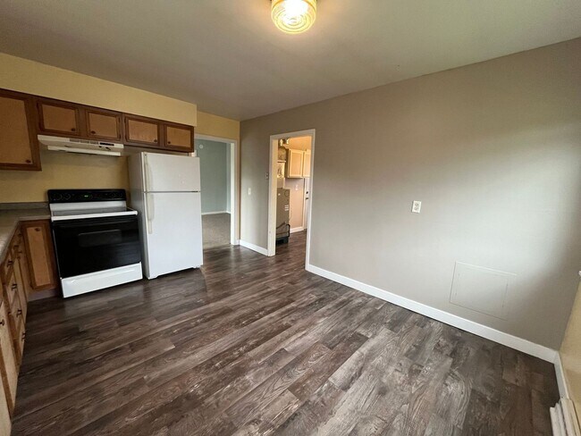 Building Photo - 17 N 62nd Ave W