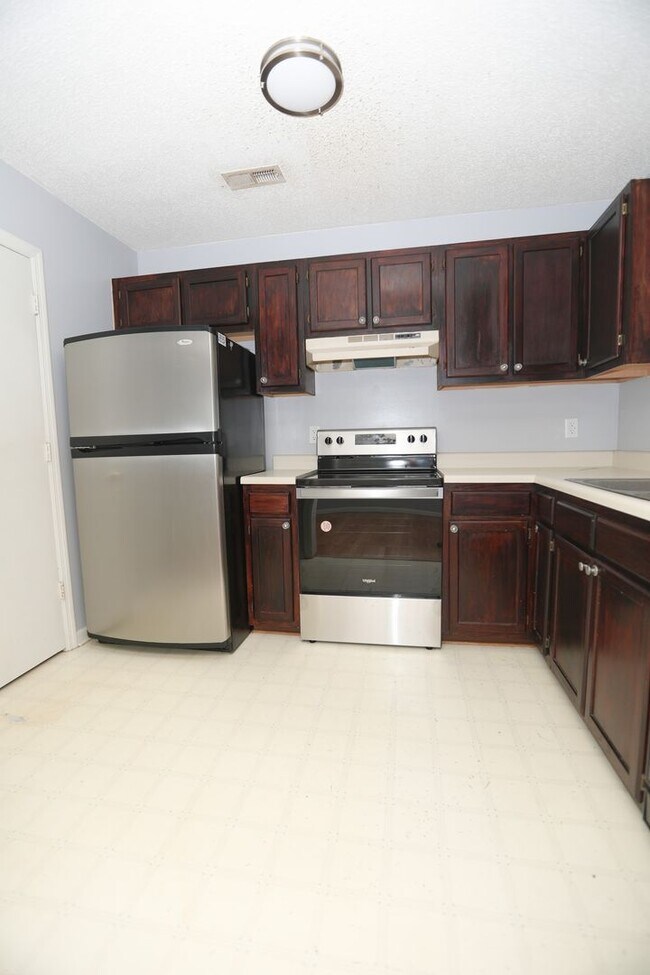 Building Photo - 621 S Hampton Dr