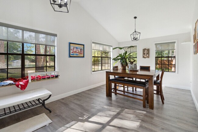 Building Photo - MOVE-IN SPECIAL - Beautiful 3/2 Home in Ba...