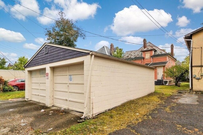 Building Photo - 2027 N 4th St