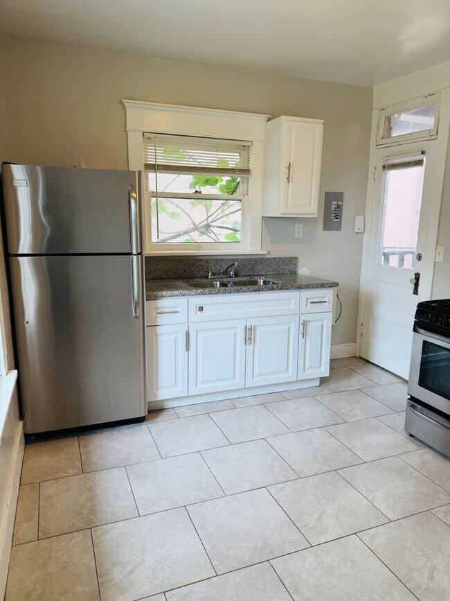 Building Photo - 307