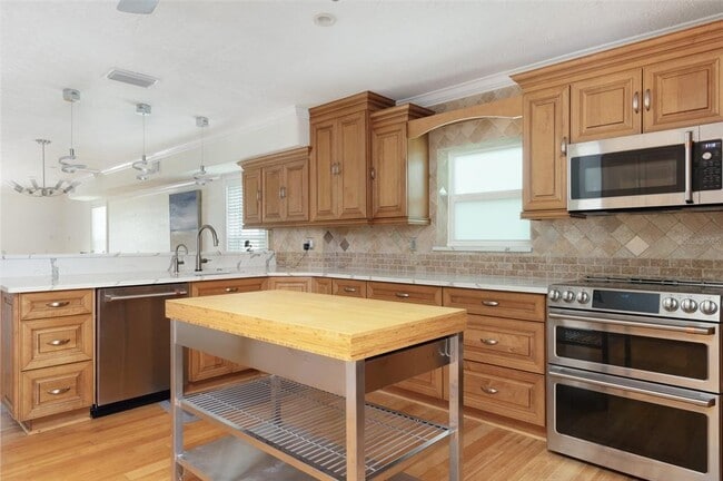 Building Photo - 11820 Capri Cir S