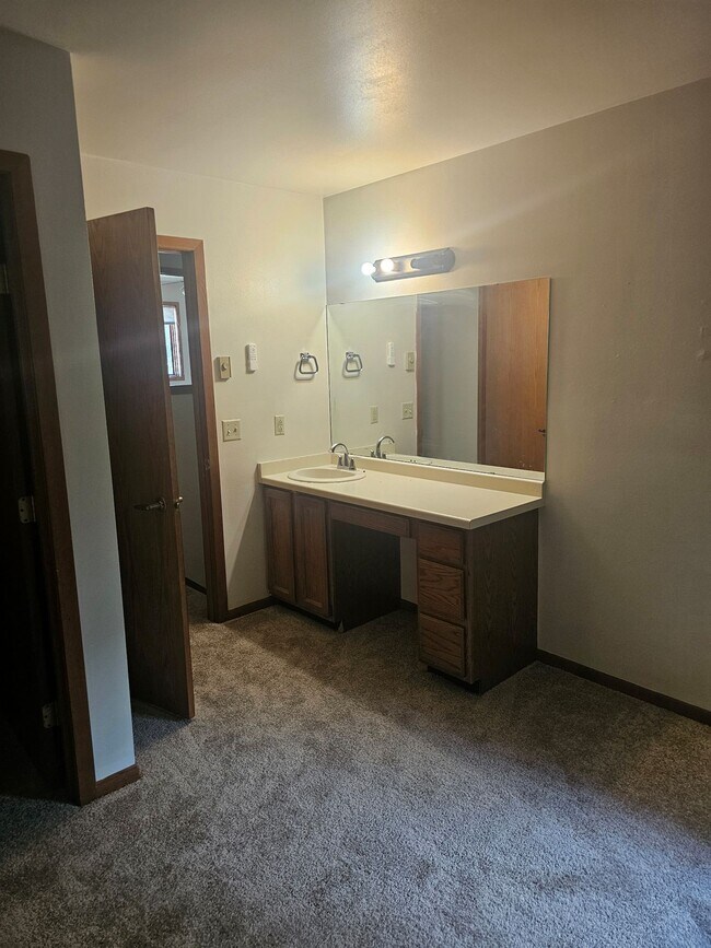 master bedroom - 741 Aspen Ave