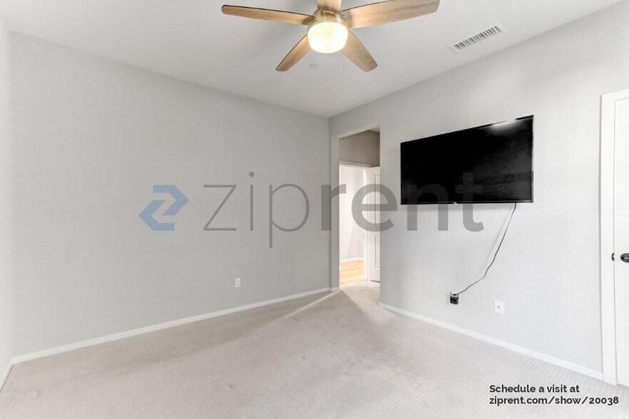 Building Photo - 635 Merit Dr