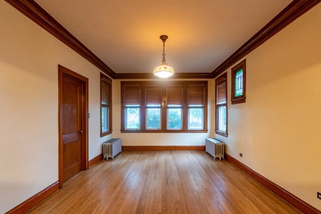Building Photo - 13208 S Exchange Ave