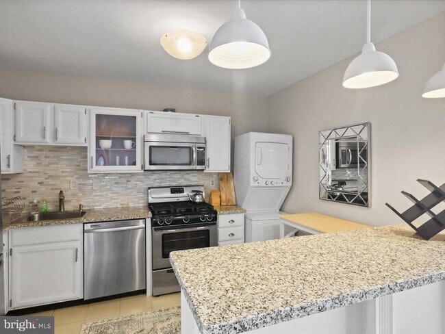 Building Photo - 3705 S George Mason Dr
