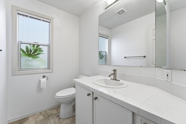 Building Photo - The Entertainer’s Dream