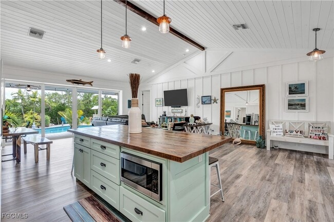 Building Photo - 14390 Tamarac Dr