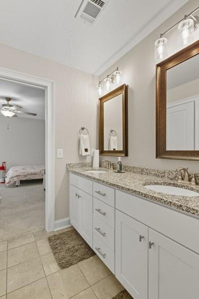 Building Photo - Exceptional Home in Donahue Ridge!