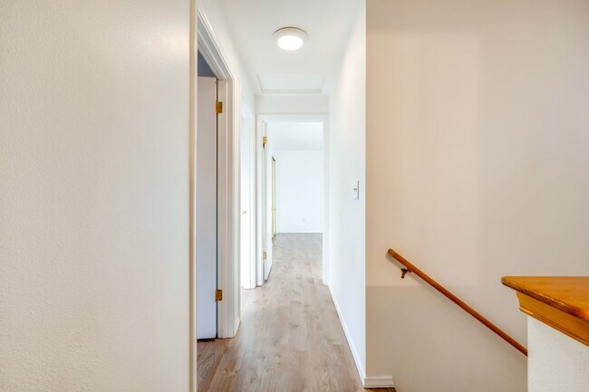 Building Photo - Modern Comfort in Silver Lake | 3-Bed, 2.5-Bath Home