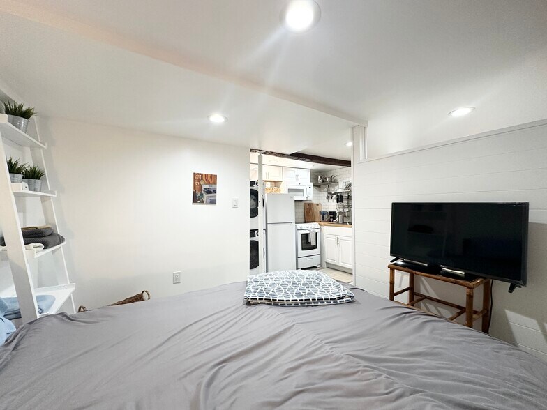 Building Photo - 44 Woodbine St