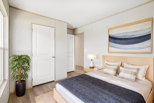 Building Photo - 1800 Oak Grove Rd E