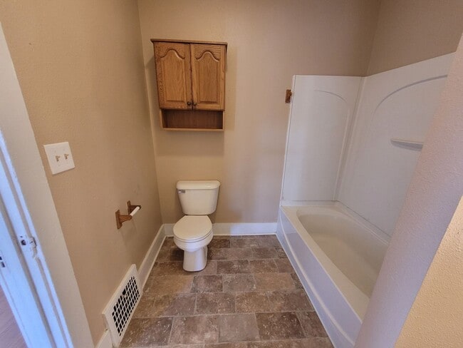 Building Photo - Two Bedroom Home with Washer/Dryer