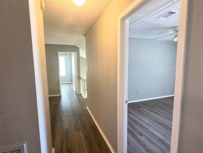 Building Photo - 10526 Chapel Hill Dr