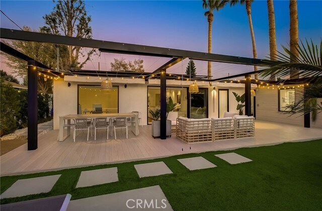 Building Photo - 8161 Encino Ave