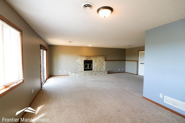 Building Photo - Beautiful duplex located in the hills of West Manhattan!