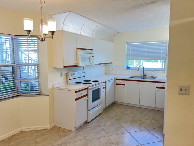 Building Photo - Great first floor Condo - Annual Lease