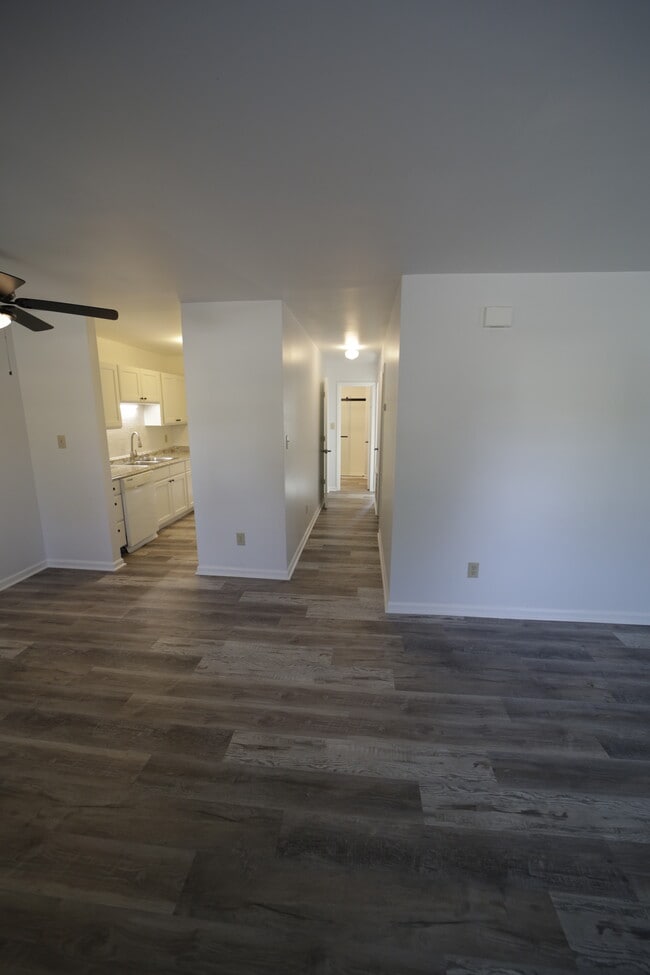 Building Photo - 7909 Carmel Rd