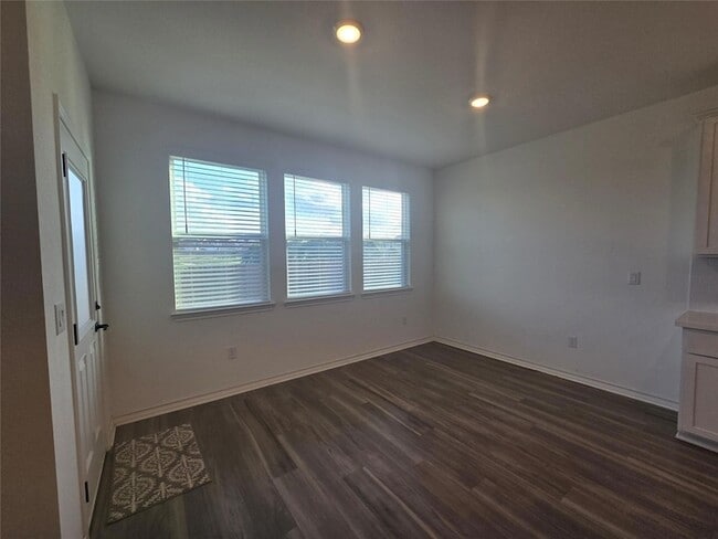 Building Photo - 2913 St Regis Dr