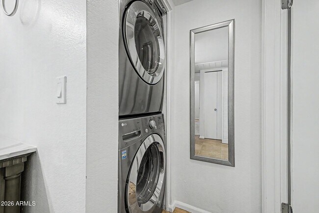 Building Photo - 10610 S 48th St