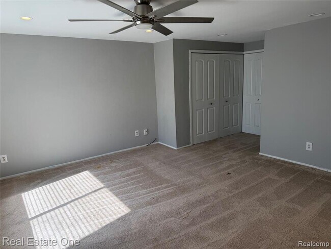 Building Photo - 29828 CITY CENTER # 1 Dr