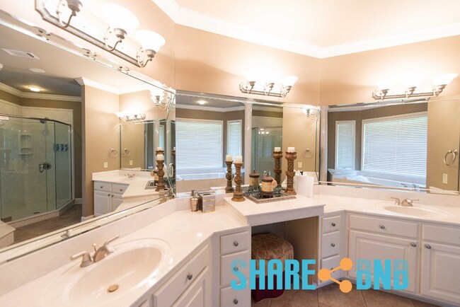 Building Photo - 48 Dartmouth Dr