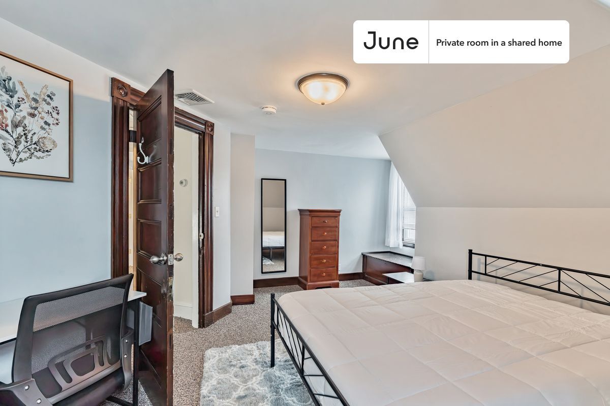 Building Photo - Private bedroom in 6 bed/3.5 bath Home