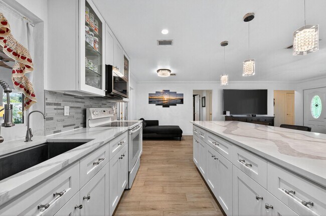 Building Photo - 407 Highwood Cir