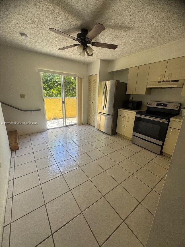 Building Photo - 8270 SW 149th Ct