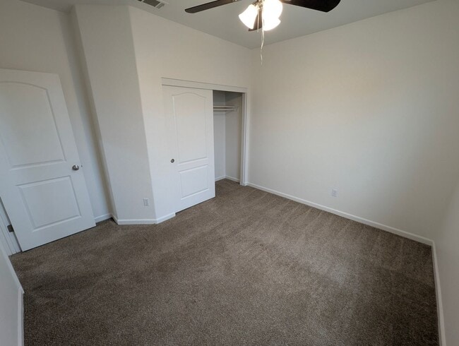 Building Photo - Well-Appointed Fairfield 4/2.5 Home with Excellent Location + Price