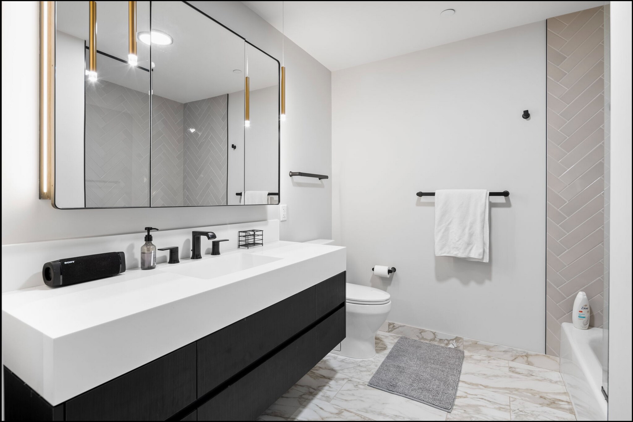 Building Photo - 55 Lagrange St