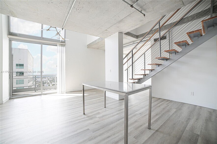 Building Photo - 690 SW 1st Ct