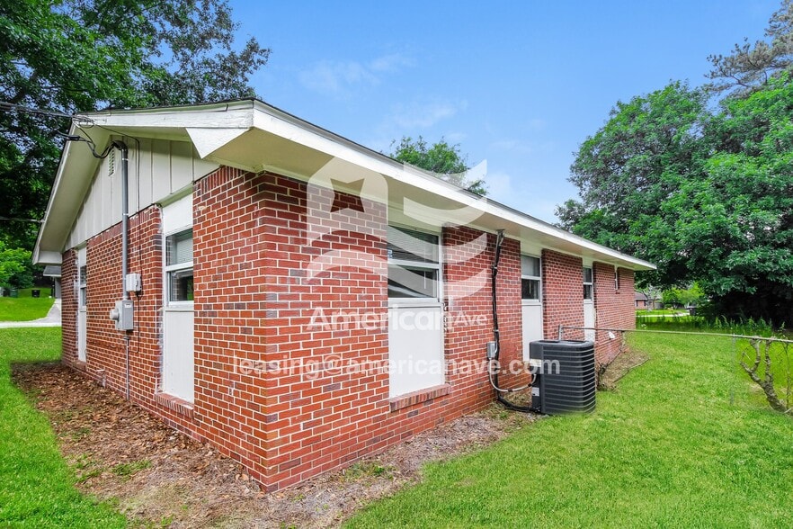 Building Photo - 2227 Danbury Dr