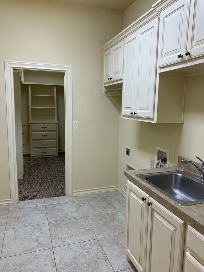 Building Photo - Luxury Garden Home In Tanglewood Terrace!!