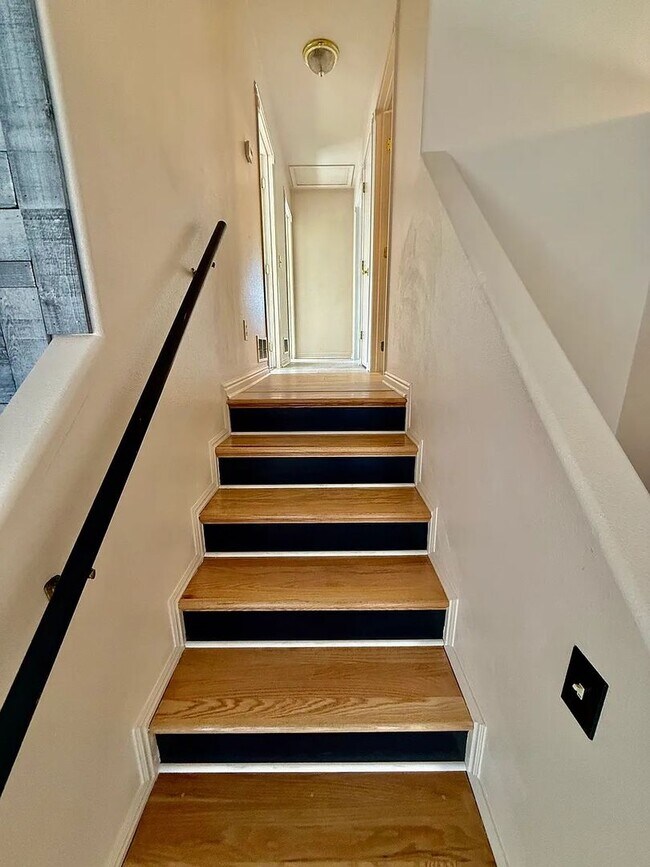 Building Photo - 1639 Roy St