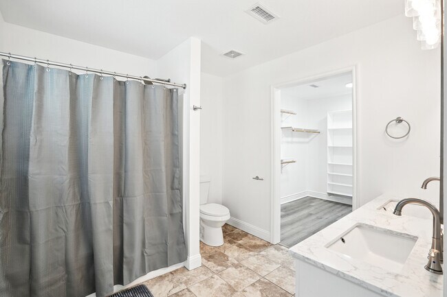 Building Photo - 5713 Camden Cir