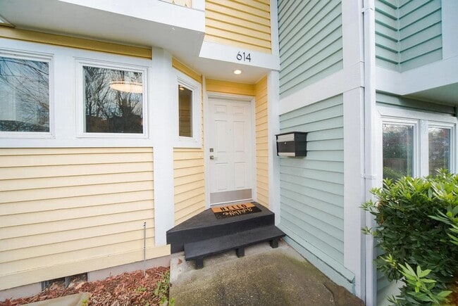 Building Photo - First Hill/Central District Townhome