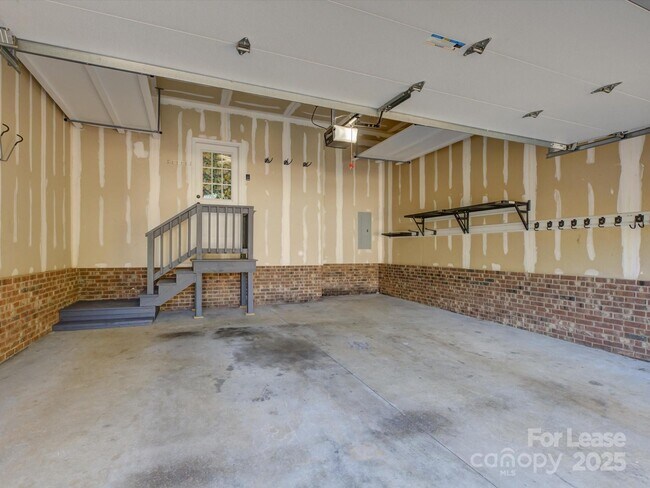 Building Photo - 4405 Sugar Cane Ct