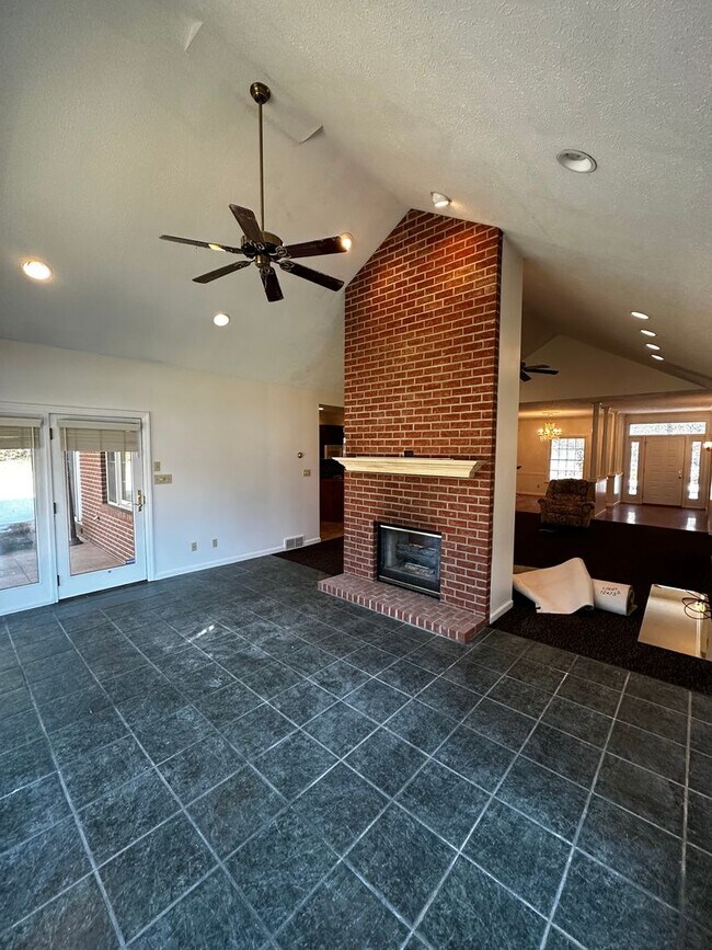 Building Photo - 1250-1254 Evans City Rd