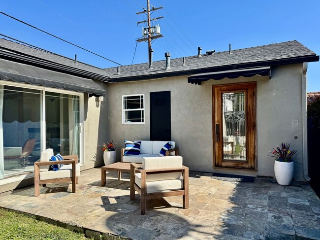 Building Photo - 419 S Almont Dr