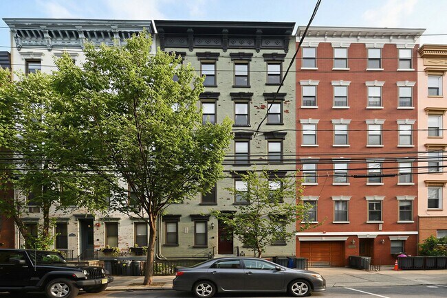 Building Photo - 123 Willow Ave