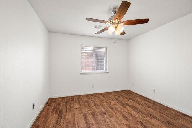 Building Photo - 3211 Falcon Trail Dr