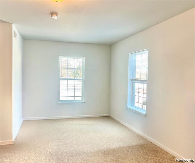 Building Photo - 2664 S Knightsbridge Cir